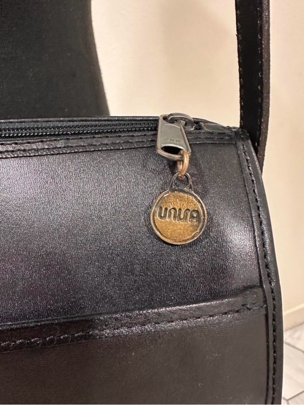 Unisa Black Ribbed Leather Crossbody Shoulder Bag - Picture 5 of 8